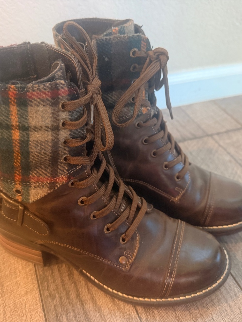 Taos Lace-Up Leather and Wool Boots Size 7/37